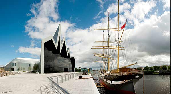 Photo The Riverside Museum and the Tall Ship, on the riverside, Glasgow